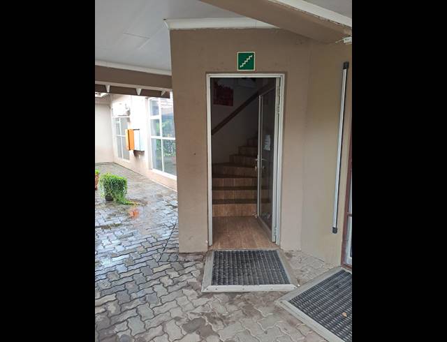 180M² OFFICE TO LET IN THREE RIVERS PROPER